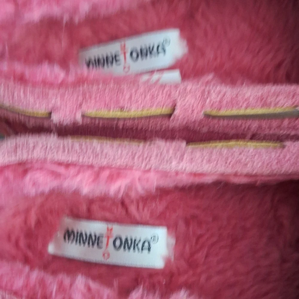 Minnetonka Girls Pink Moccasins with Plush Lining EUC